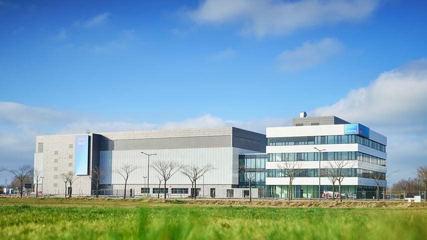 Side view of the new Dresden fab