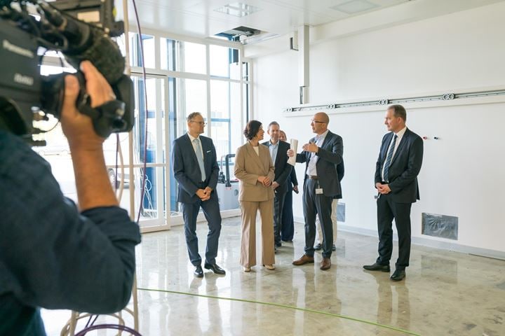 Jenoptik managers and Thuringia minister enter the Jena hall for optics manufacturing