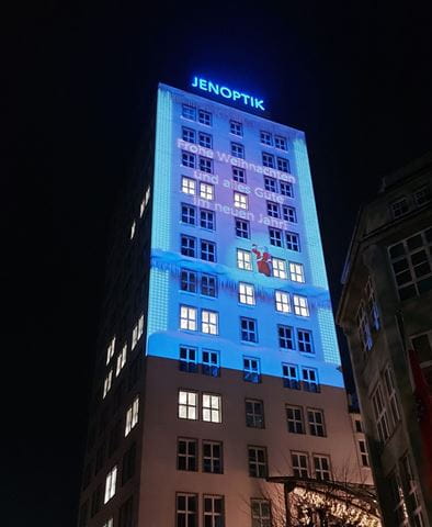 Weihnachtliche Animation am Ernst-Abbe-Hochhaus
