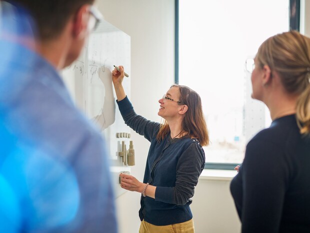 Jenoptik Mitarbeiter brainstormen