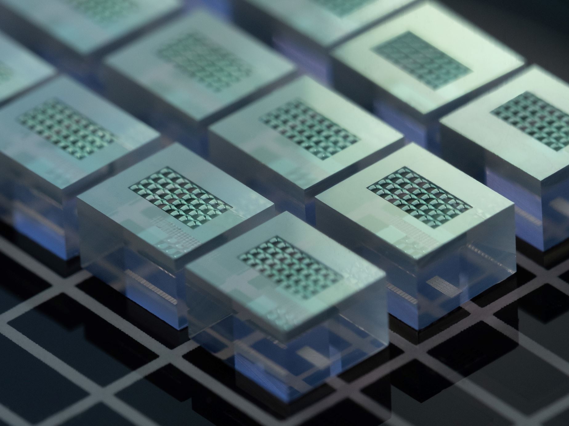 SiO₂-Mikrolinsenarray für die optische Datenübertragung