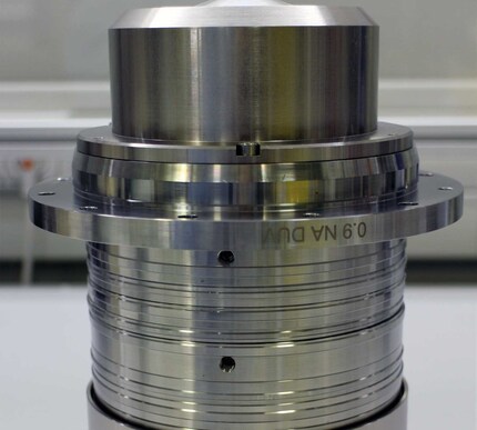 Patented mounting technology for DUV precision optics