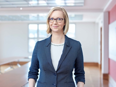 Ansprechpartner Cornelia Ehrler, Kommunikation und Marketing Jenoptik
