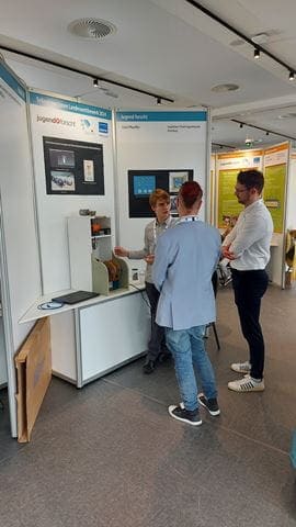 Jenoptik innovation manager Adrian König (right) talked to the students.