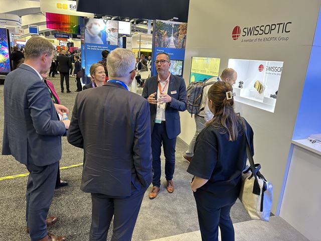 Product explanation at the SwissOptic booth