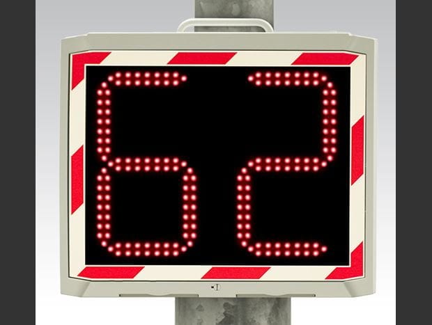 Mobile speed display for increased traffic safety
