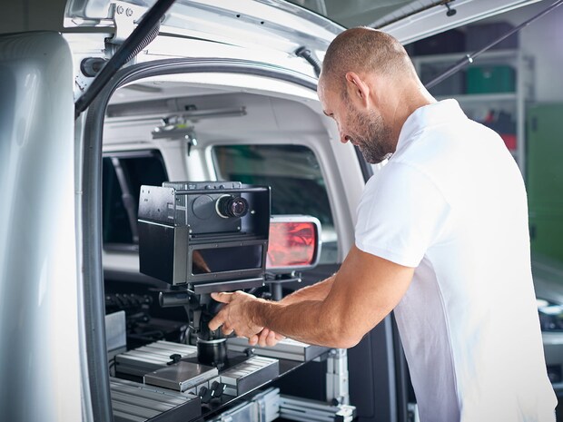 Mobile speed camera in car application Speed and red light enforcement