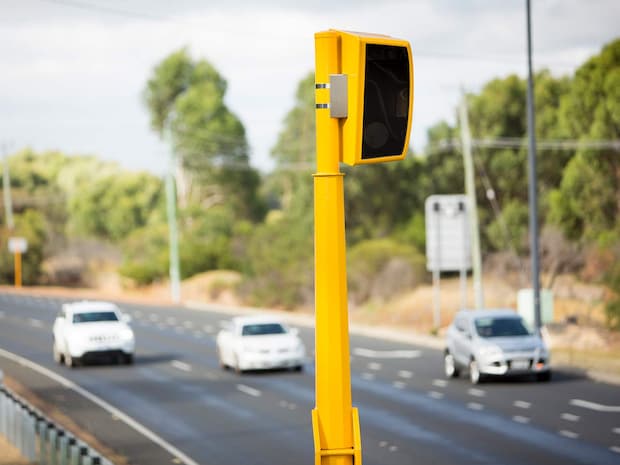 Red light camera TraffiStar SR390 TraffiStar SR390 system for detecting speed and red light violations