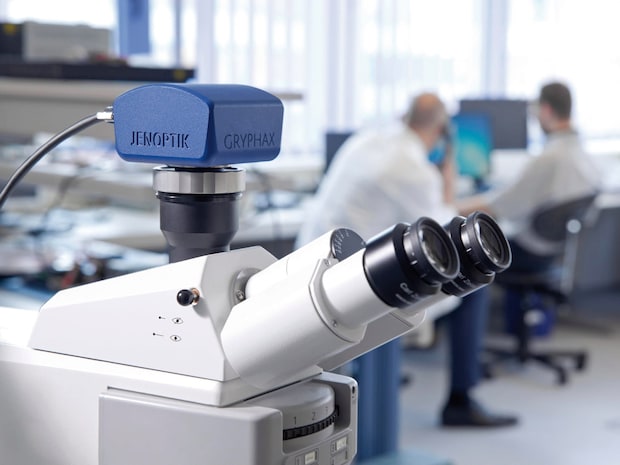 Gryphax camera with microscope in an office