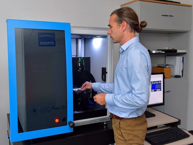 Engineer operating 3D scanner