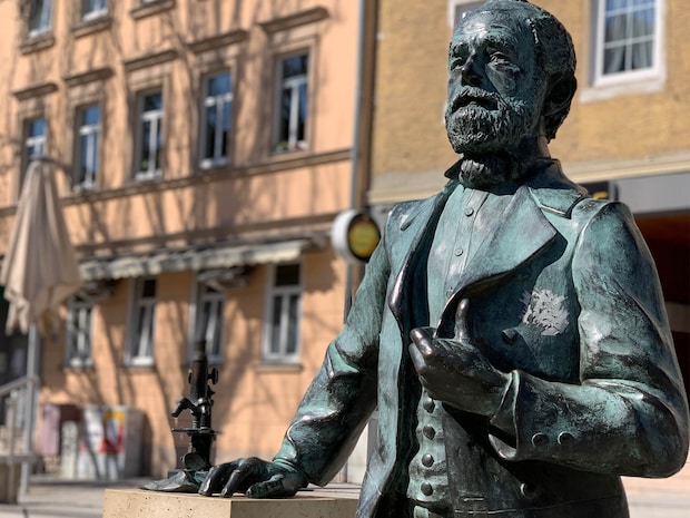 Statue of Carl Zeiss