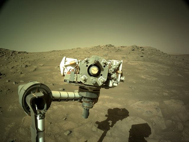 Picture of rover's arm using left Navcam