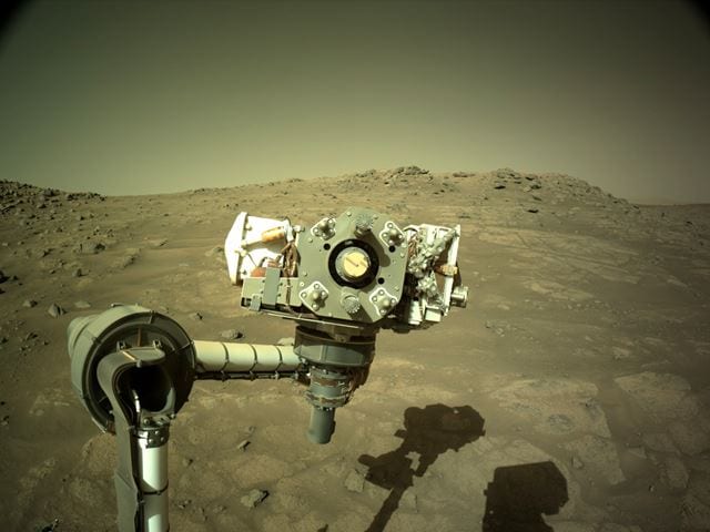 Picture of rover's arm using left Navcam