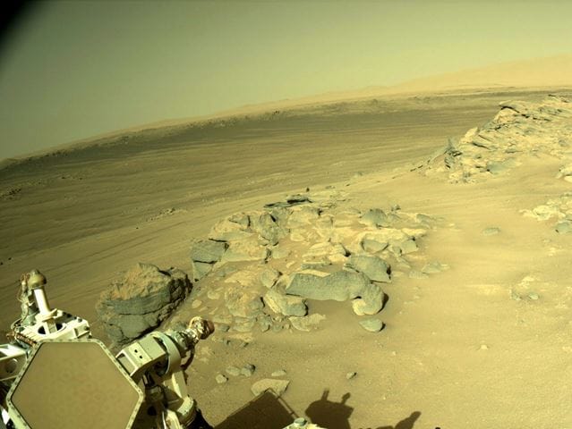 Mars Navcam captures Mars' surface